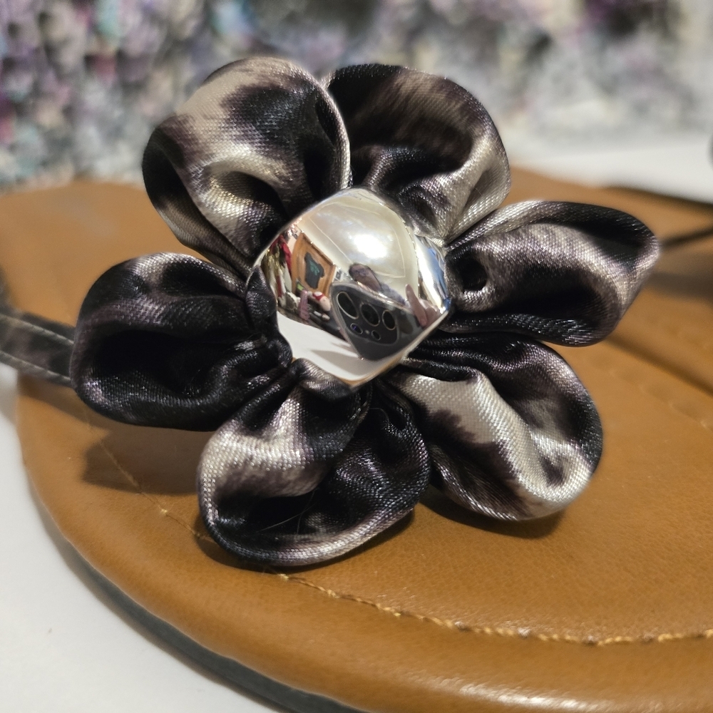 JEFFERY D Flip Flop Sandals Flower Decal in Animal Print w Silver Hardware Sz 7 - Picture 7 of 13